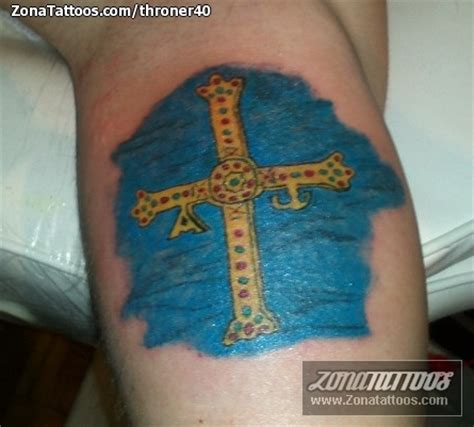 Cruz de asturias tatuaje